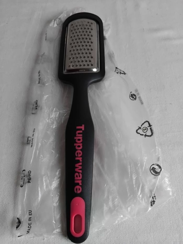 TUPPERWARE Neuf - Râpe tout