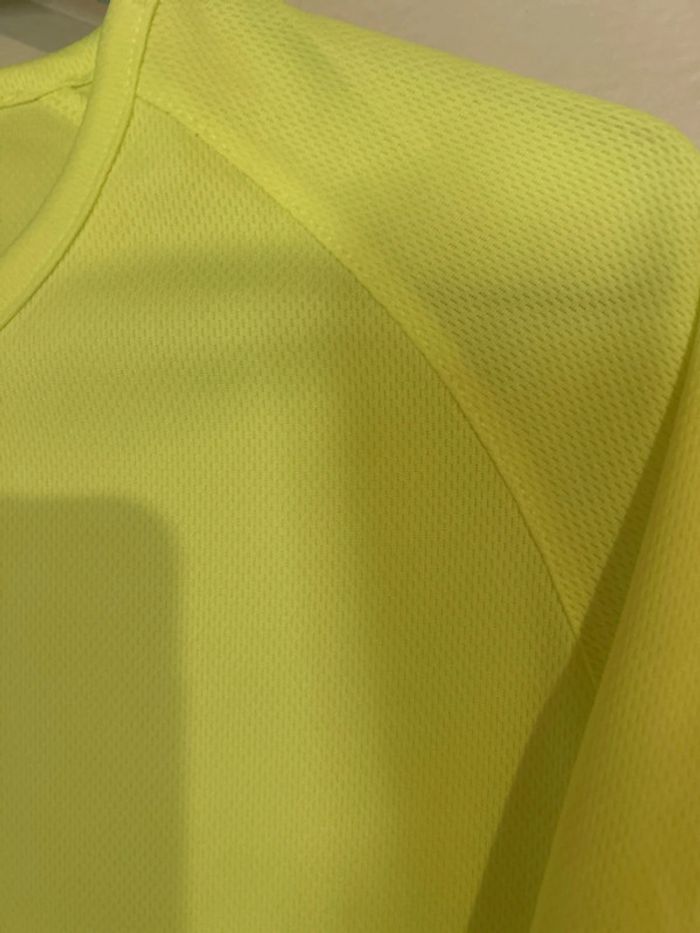 Haut T-shirt  maillot de sport jaune fluo Sol’s 42 - photo numéro 3