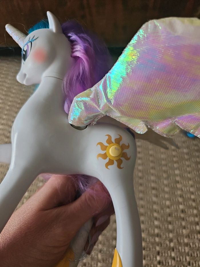 My little pony sonore et lumineux Queen chrysalis et princesse celestia - photo numéro 18