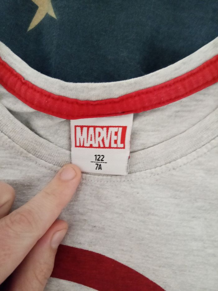T-shirt marvel _ 7 ans - photo numéro 2