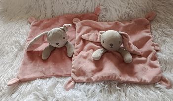 Lot de 2 doudous Lapin carré plat rose à pois -Simba