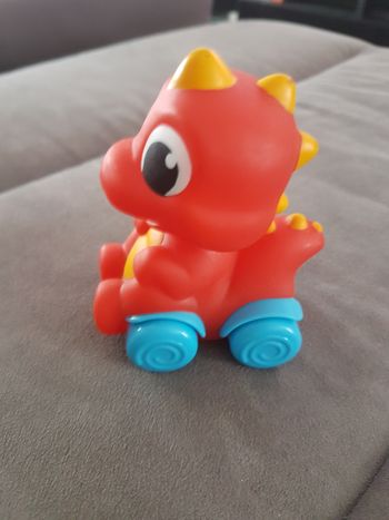 petit dinosaure roulant