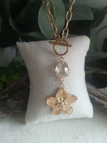 Collier fleur connecteur cristal de roche