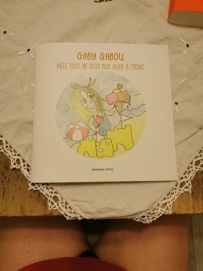 Gaby Gabou mêle tout ne veut plus aller à l'école