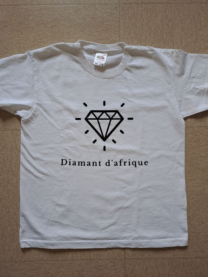 T-shirt blanc / T. 8 ans / " Fruit of the loom " / Édition limitée " Diamant d'Afrique "