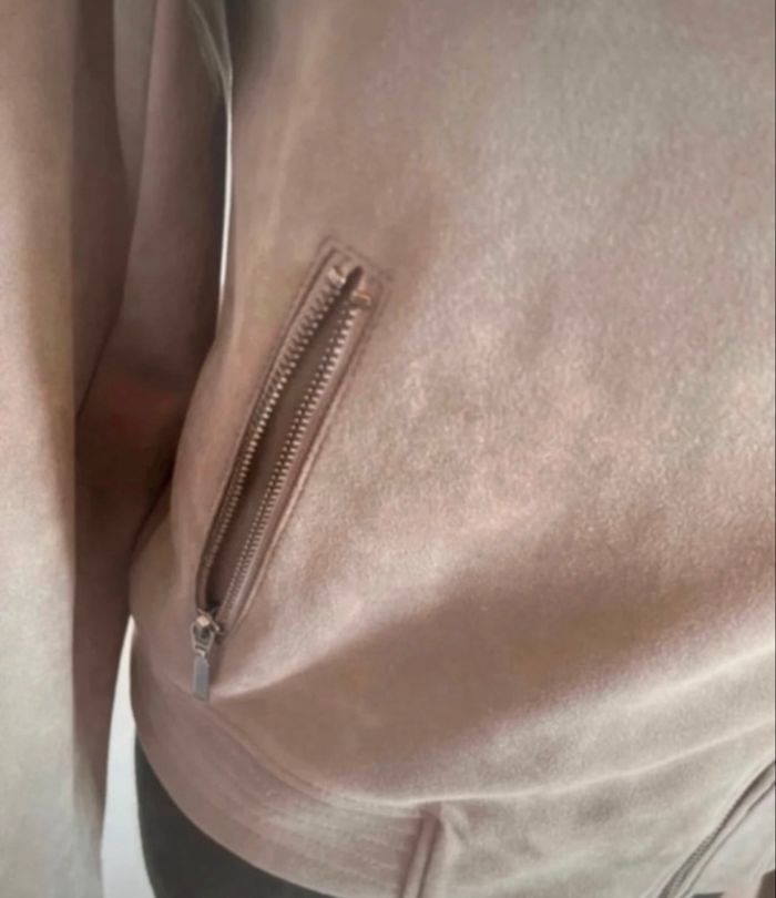 Veste en daim gris clair taille M de chez La Halle en bon état - photo numéro 4