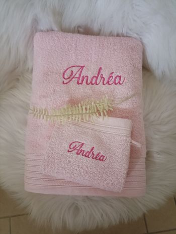 Serviette toilette prénom brodé 