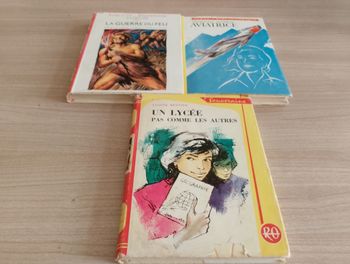 Lot de 3 livres, Divers (rouge et or souveraine)(17)