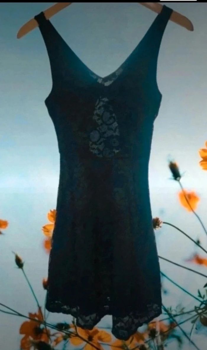 Magnifique robe noir à dentelles sexy et chic taille  s