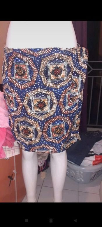 #kytie42femme. Jupe porte feuille taille 42