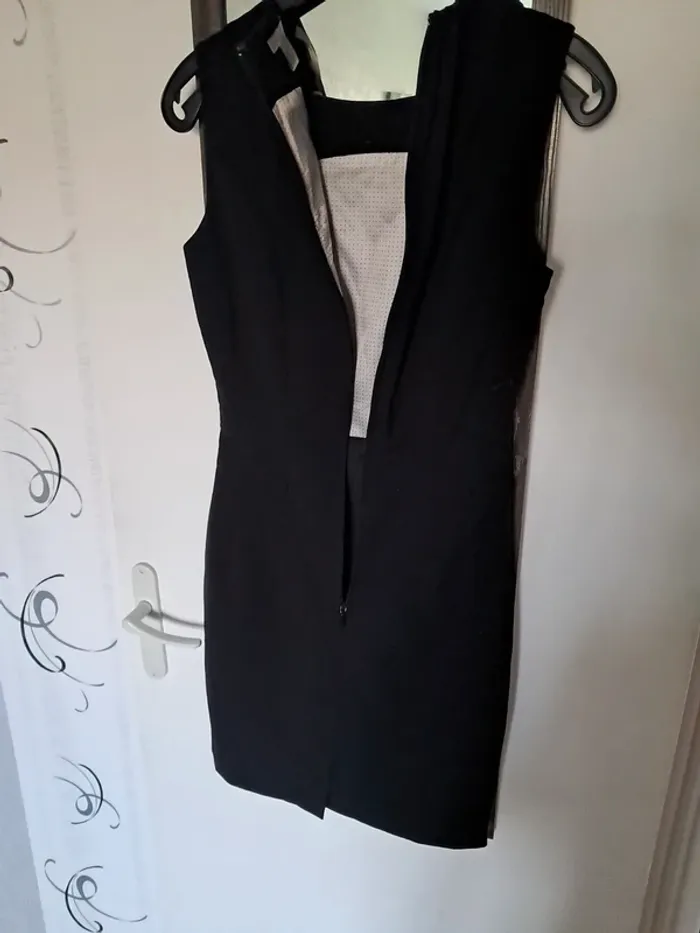 Robe droite noire courte - photo numéro 5