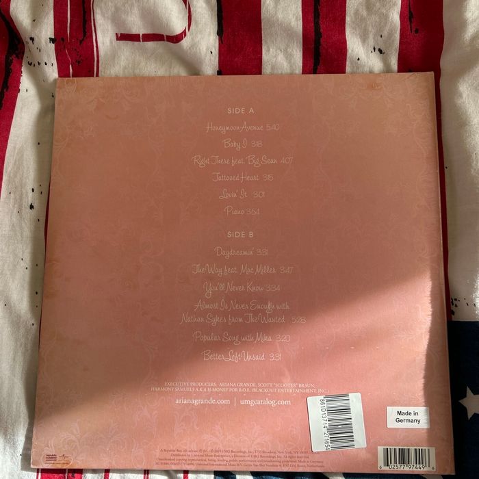Vinyl, Ariana Grande, Yours Truly. - photo numéro 2