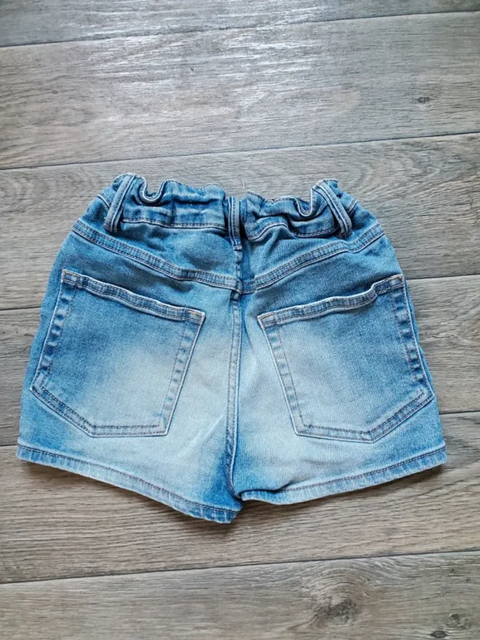 Short taille 10 ans très bon état Kiabi - photo numéro 2