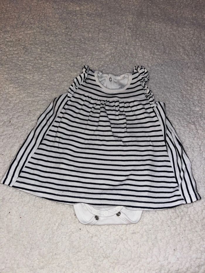 2 robes petit bateau 3 mois - photo numéro 2