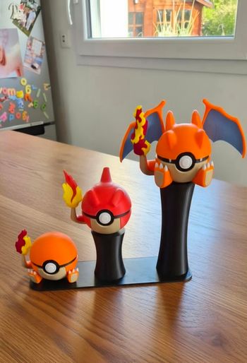 Pokémon, Salamèche , Reptincel, Dracaufeu, Pokéball 