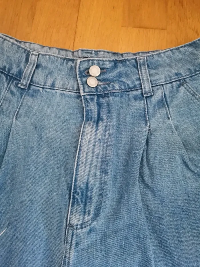 Short en jean Bershka taille 38 - photo numéro 2