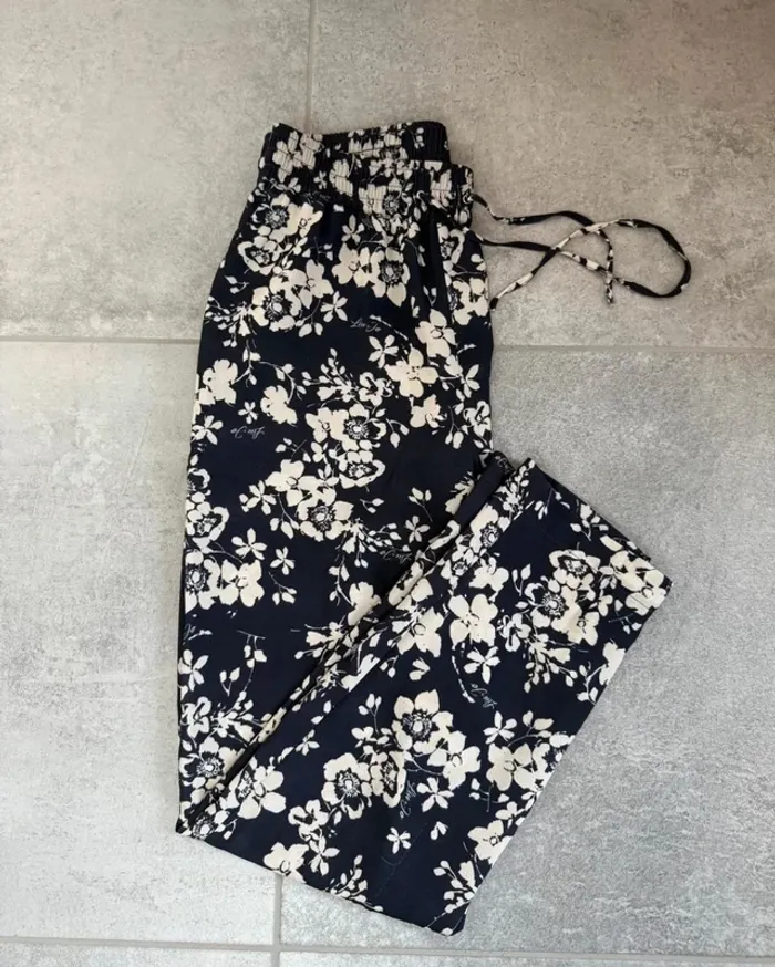 Pantalon été Liu Jo femme marine à fleurs taille 40 comme neuf