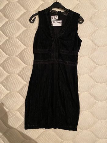 Jolie robe  noire dentelles