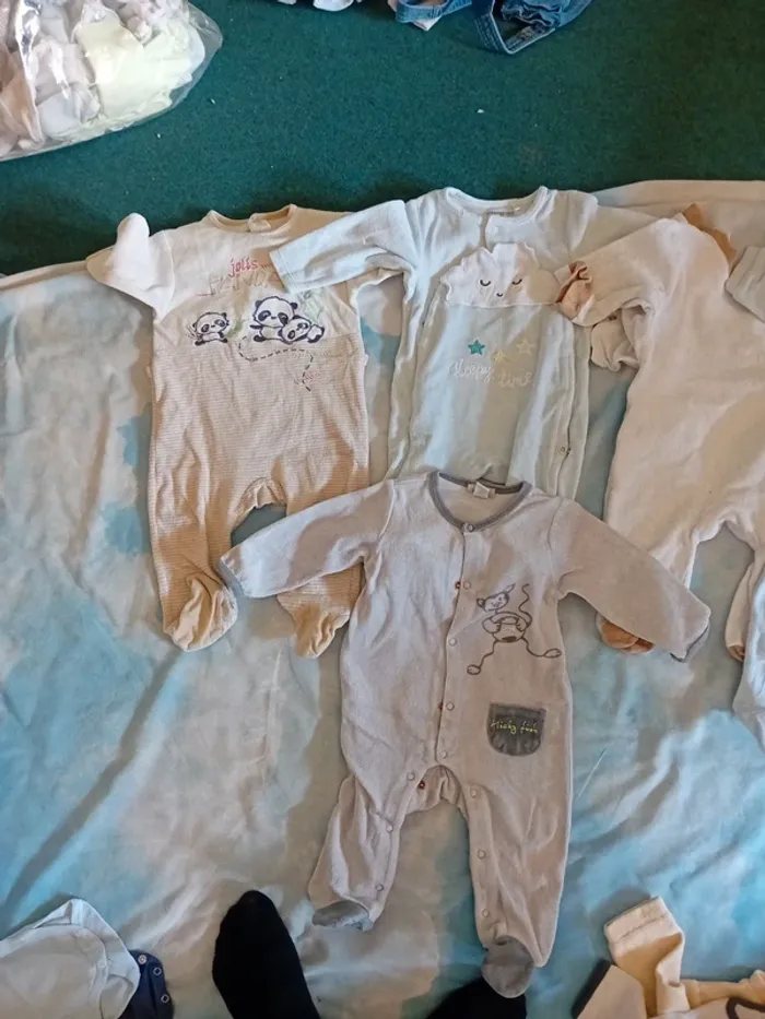 Lot pyjamas velours 6 mois garcon - photo numéro 2