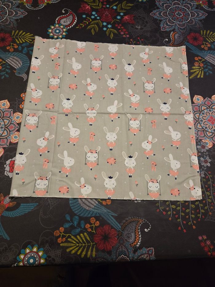 Tissus couture motif lapin danseur