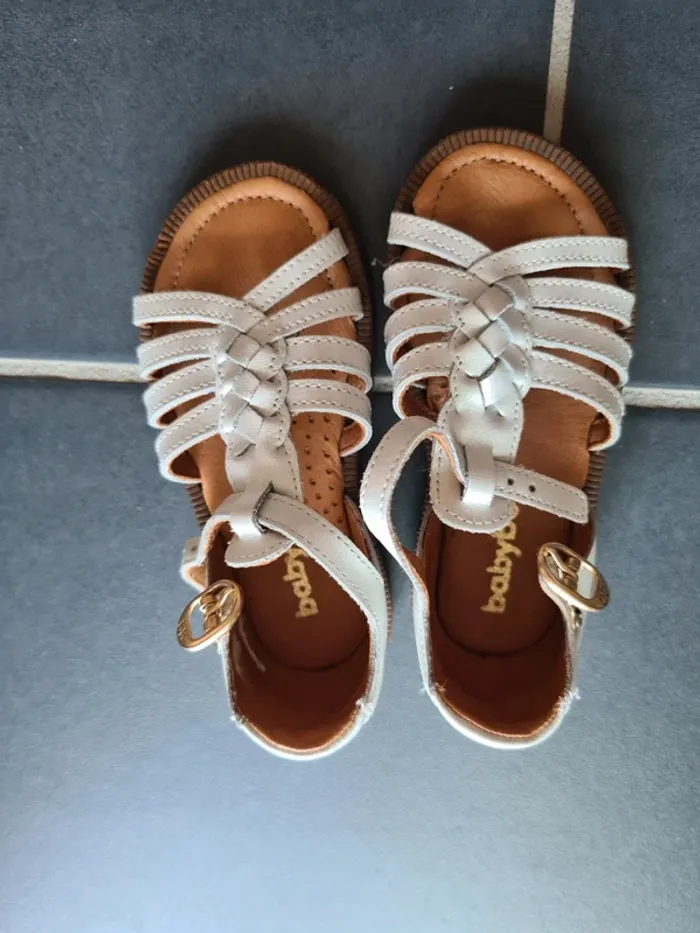 Superbes sandales babybotte 23