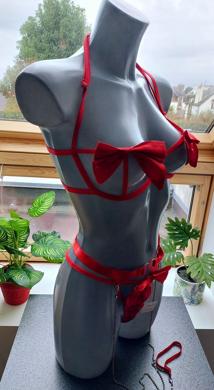 Ensemble 3 pièces composé d’un porte-jarretelles en strass - photo numéro 6