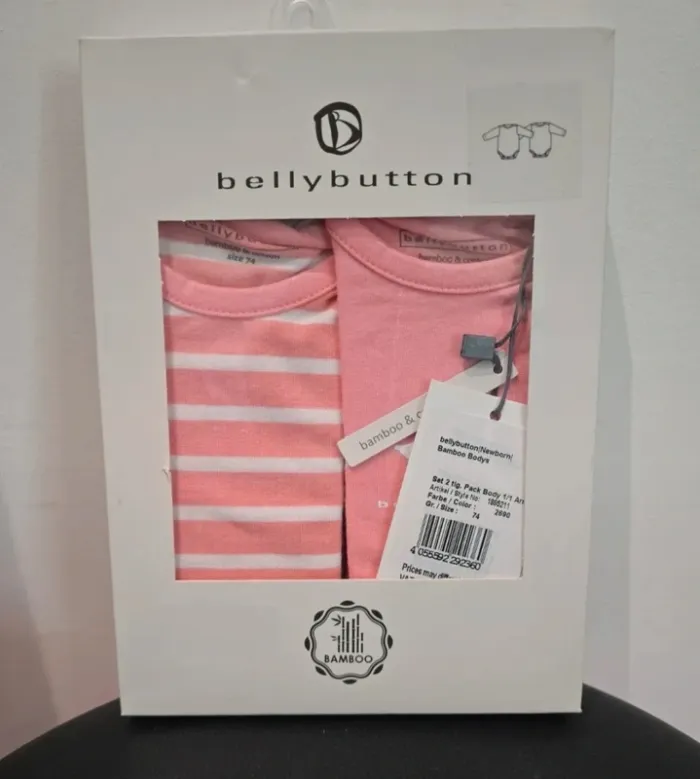 2 bodies Bellybutton 1 an