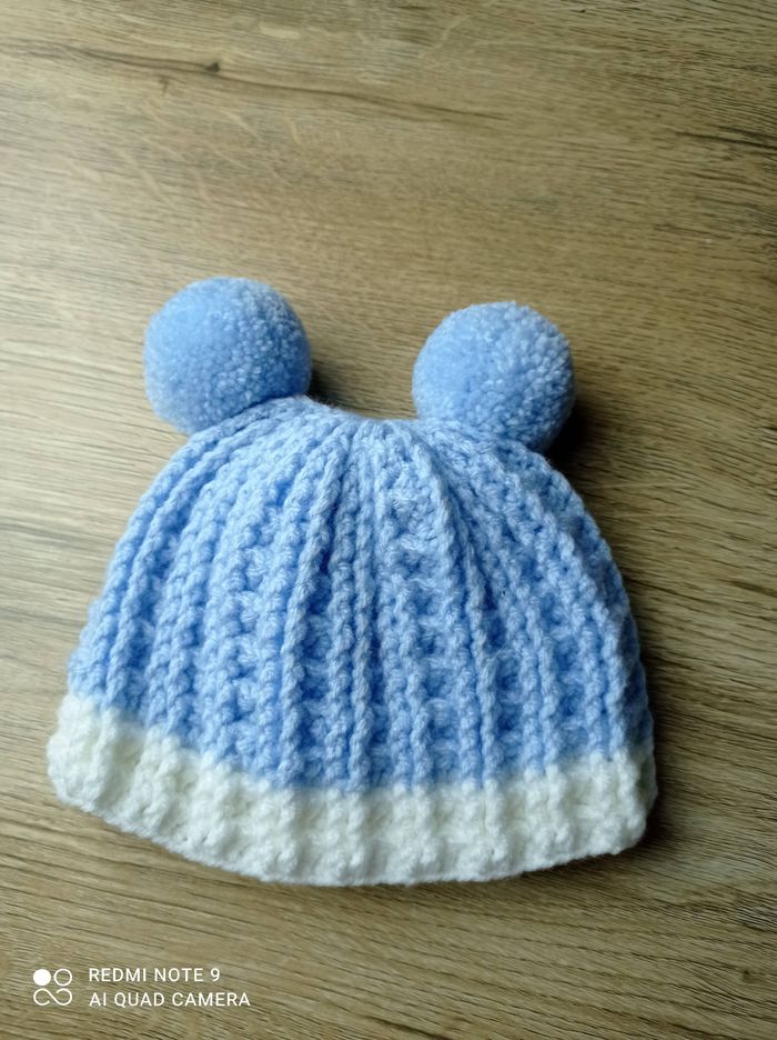 Bonnet fait mains 3/6 mois - photo numéro 2