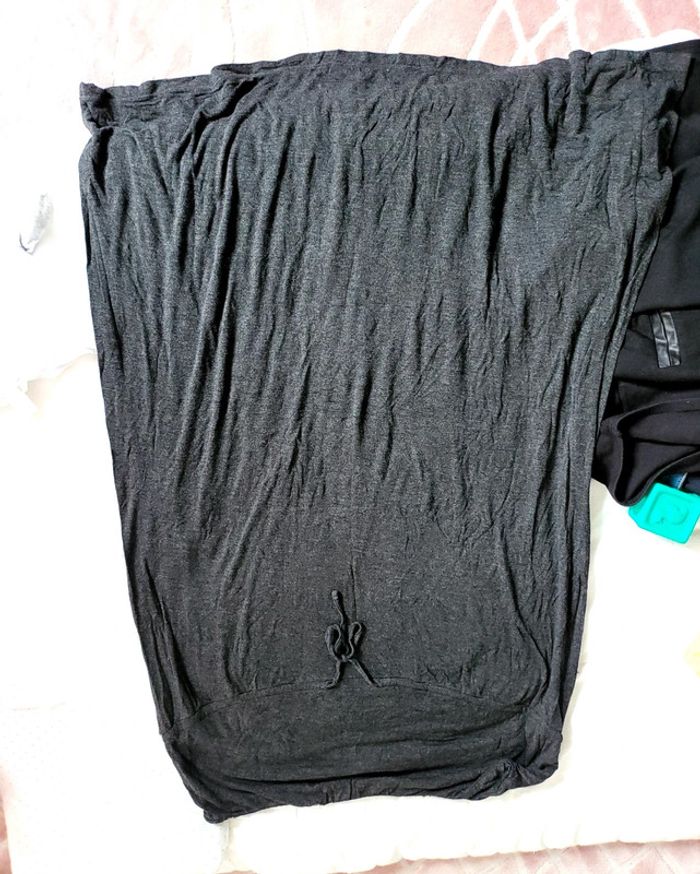 Lot vêtements grossesse taille 46/48  de 5 jupes et un teeshirt - photo numéro 12