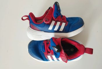 Baskets Adidas Spiderman taille 23 1/5