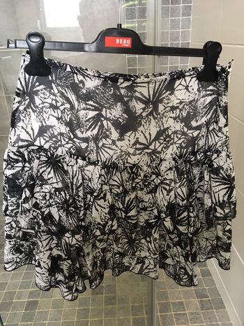 Jupe légère à volant