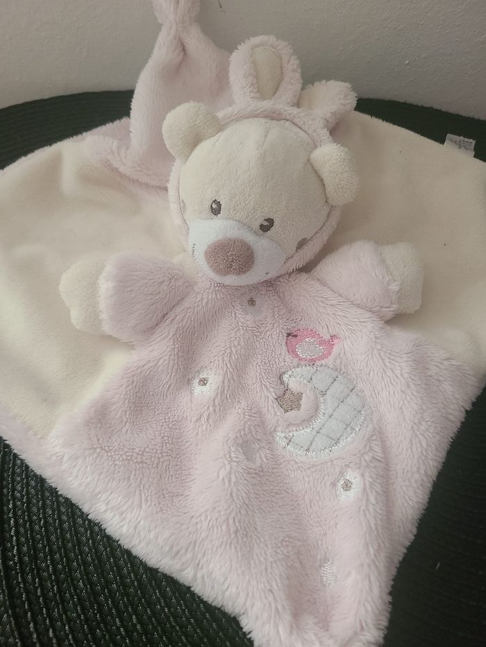 Doudou plat ours AUCHAN déguisé en lapin rose beige - photo numéro 2
