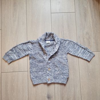 Gilet blanc cassé et bleu marine clair. Garçon 18 mois. Marque Tape à l'oeil