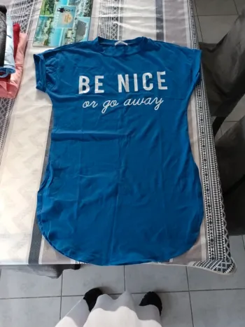 T-shirt bleu bic