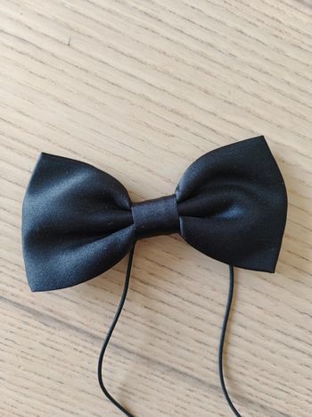 Noeud papillon satin noir pour enfant