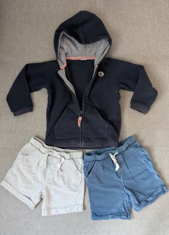 Lot 2 shorts et une veste Petit Bateau | 24 mois