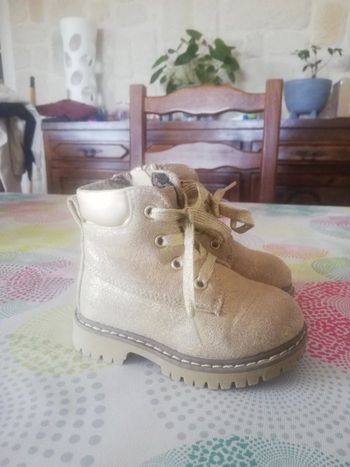 Bottine fille  bon état pointure 21