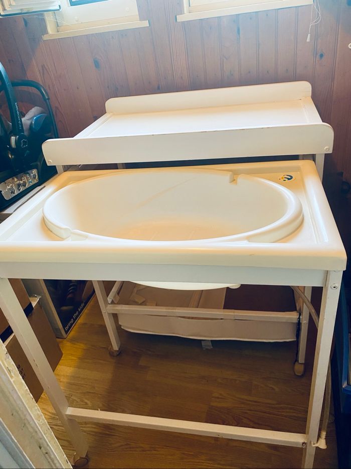 Table à langer avec baignoire - photo numéro 2