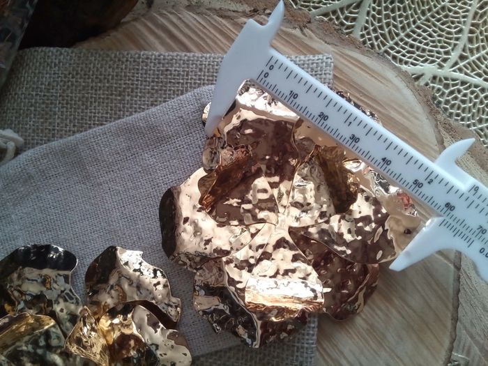 Boucles d'oreilles bohèmes grosses fleurs dorées - photo numéro 3