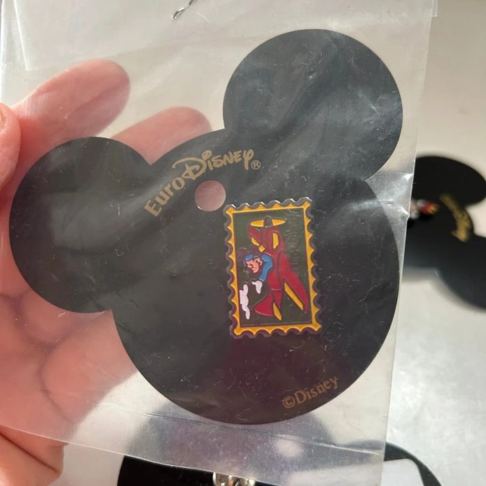 Lot 3 pins euro disney lapin alice mickey neuf - photo numéro 4