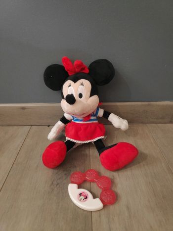 Minnie qui chante et anneau dentition
