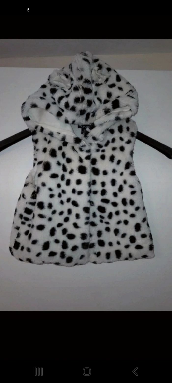 Veste type fourrure douce sans manche 9 mois filleVeste type fourrure douce sans manche 9 mois fille