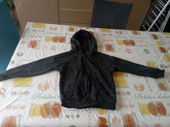 Gilet zippé à capuche gris manches longues Primark 7/8 ans 3€
