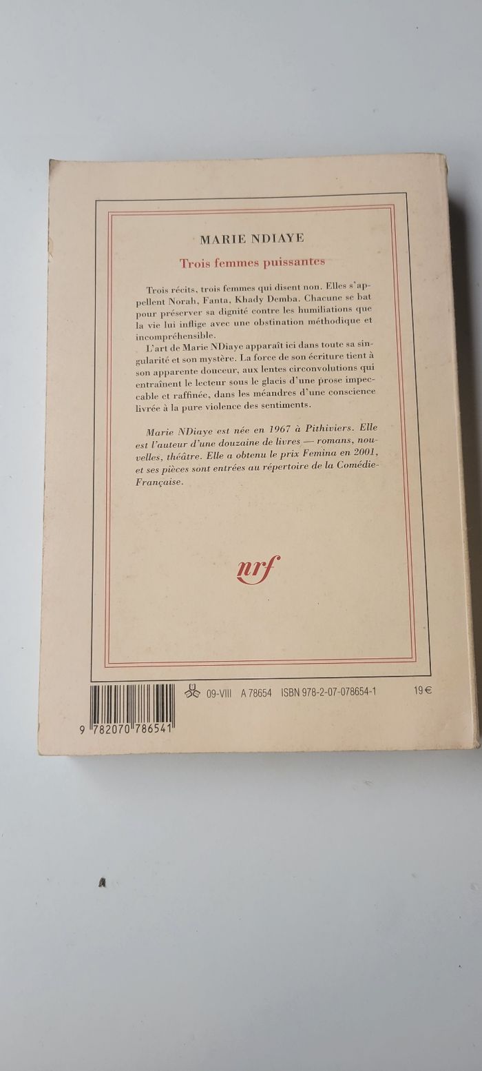 Livre " trois femmes puissantes " - photo numéro 2