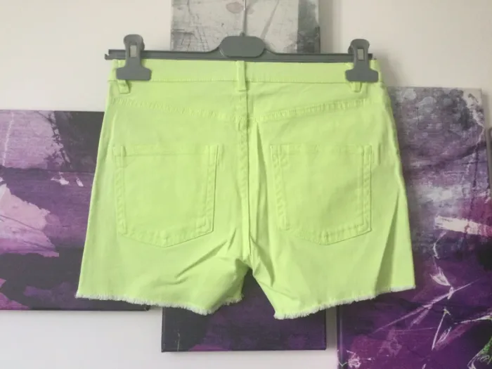 Short jaune clair H&M 12-13 ans - photo numéro 2