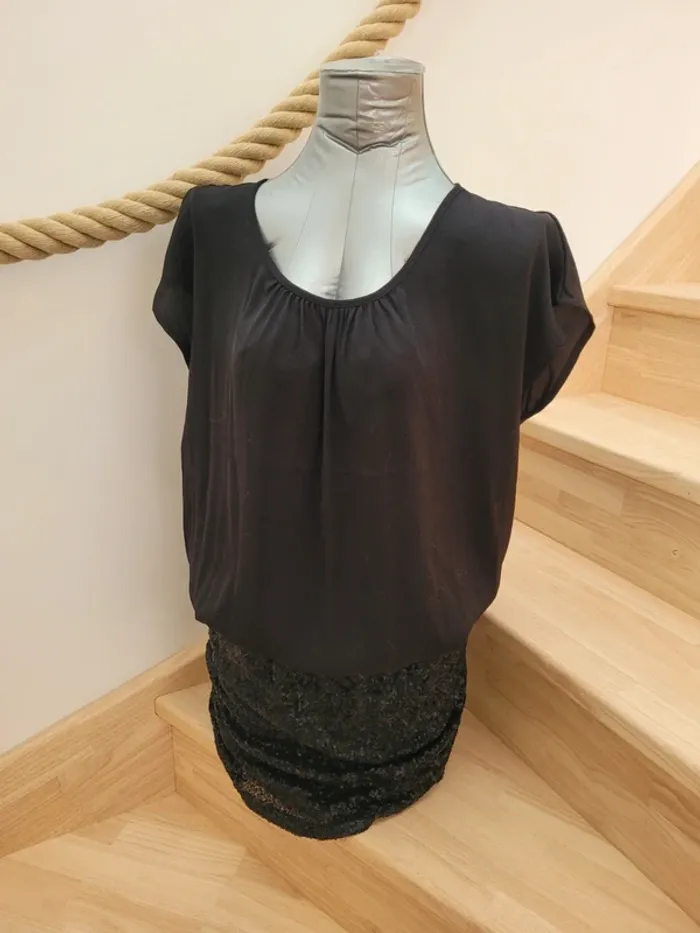 Robe noire satinée à sequins taille 38 - photo numéro 2