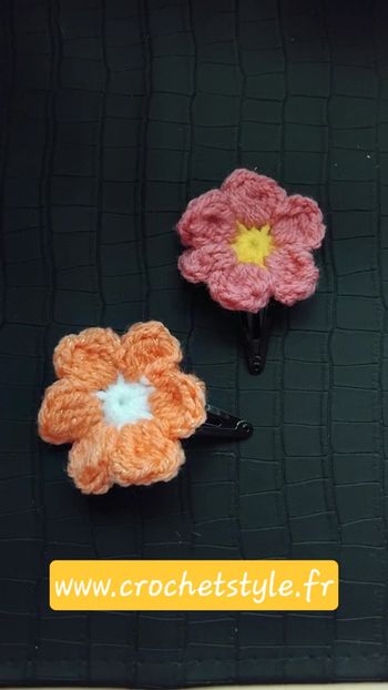 Barette pince fleur 🌸 lot de 2 une rose et une orange clair paillettes voir photo