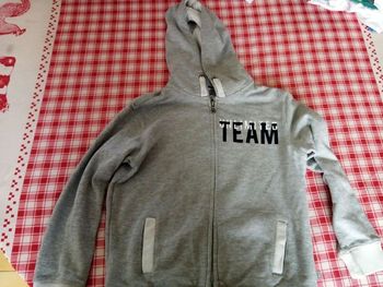 Veste de jogging okaidi taille 8 ans