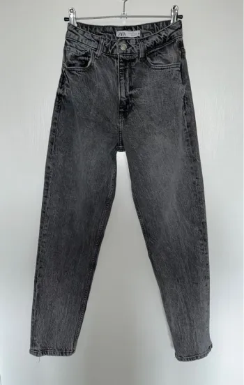 Jean mom gris foncé Zara