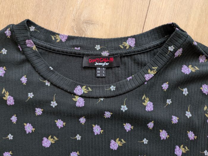 Tee-shirt Jennyfer ( taille L  taille petit ) - photo numéro 5